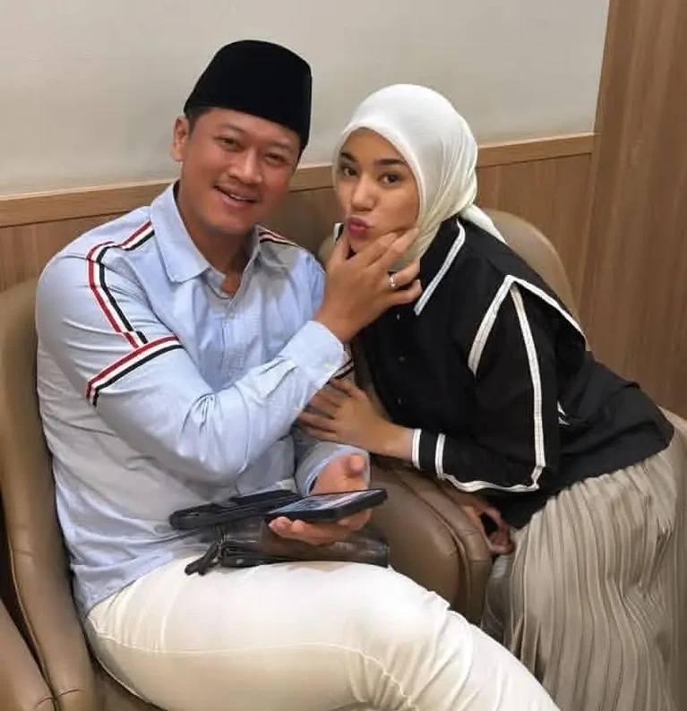 Clara Shinta dan Suami Clara Shinta dan Suami