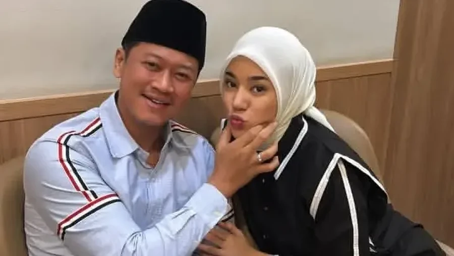 Clara Shinta dan Suami