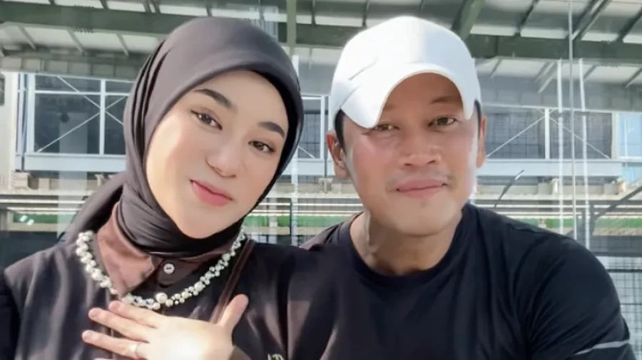 Clara Shinta dan Suami