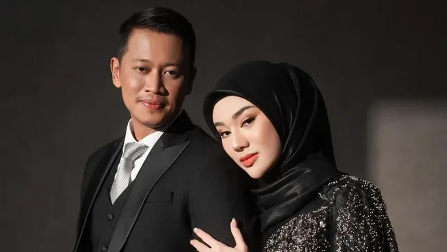 Rumah Tangga dengan Clara Shinta Diisukan Retak, Ini Sosok dan Profesi Alexander Assad
