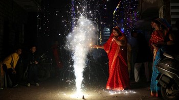 FOTO: Diwali, Festival Cahaya yang Penuh Warna dan Kebahagiaan