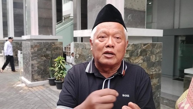 Perseteruan eks dosen UIN Malang Yai Mim dan tetangganya Sahara berlanjut, melibatkan dugaan pelecehan seksual dan penyebaran video pribadi. Simak detailnya.