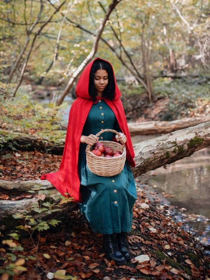 Little Red Riding Hood bisa menjadi salah satu inspirasi kostum Halloween kamu tahun ini.