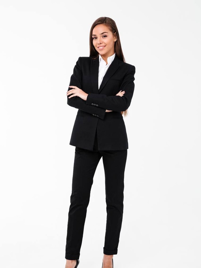 Formal dan super simpel, kamu bisa memilih outfit yang terinspirasi dari film Men In Black.