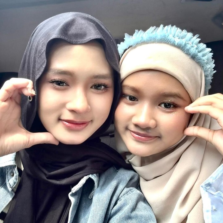 <p>Selebgram Inara Rusli baru-baru ini membagikan momen spesial saat menonton putrinya Starla Rhea Idola Virgoun bermain biola di atas panggung. Perlu diketahui, Starla adalah anak pertama Inara dari pernikahan yang berakhir cerai dengan penyanyi Virgoun, Bunda. (Foto: Instagram @mommy_starla)</p>