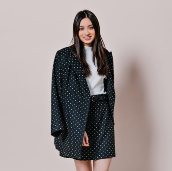 5 Warna Outfit yang Bikin Kulit Tampak Lebih Cerah