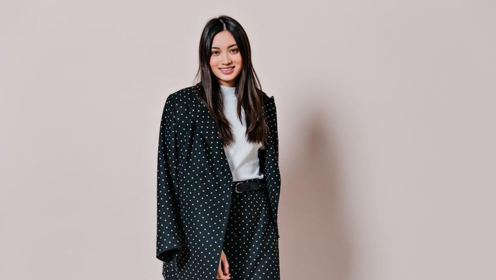 7 Ciri Kepribadian Orang yang Suka Pakaian Warna Netral