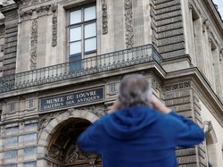 Perhiasan Bersejarah Digondol Maling, Bos Louvre Salahkan CCTV