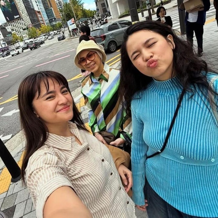 <p>Melalui unggahannya di Instagram, Marshanda membagikan sejumlah potret selama berada di Seoul. Di hari pertama, mereka terlihat berjalan-jalan santai di kawasan Gangnam-gu, salah satu distrik populer di Seoul, Bunda. (Foto: Instagram @marshanda99)</p>