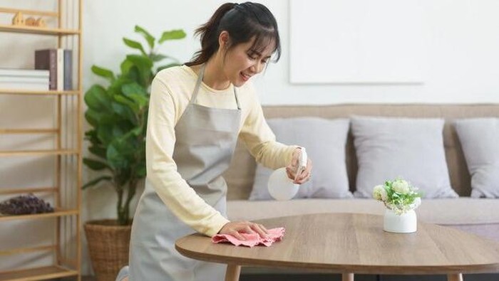 3 Pekerjaan Rumah Tangga yang Bisa Bantu Kamu Bakar Kalori