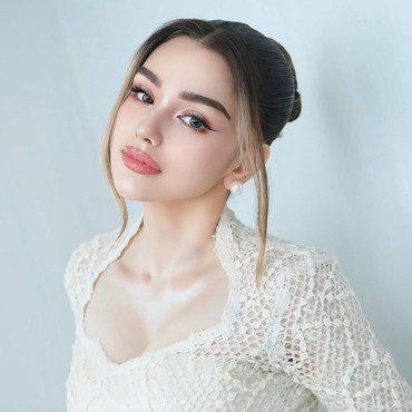 7 Pesona Cantik Nurah Syahfirah Ibu Sambung Teuku Rassya yang Lebih Tua 8 Tahun Disorot