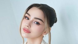 7 Pesona Cantik Nurah Syahfirah Ibu Sambung Teuku Rassya yang Lebih Tua 8 Tahun Disorot