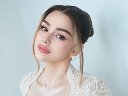 7 Pesona Cantik Nurah Syahfirah Ibu Sambung Teuku Rassya yang Lebih Tua 8 Tahun Disorot