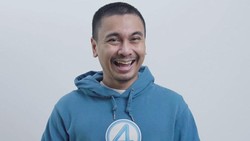 Raditya Dika Bagikan Hari Pertama Jadi Dosen di UI, Gaya Santainya Curi Perhatian