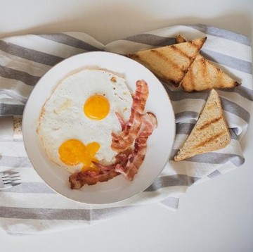 5 Makanan dan Minuman yang Tidak Boleh Dikonsumsi Bersama Telur
