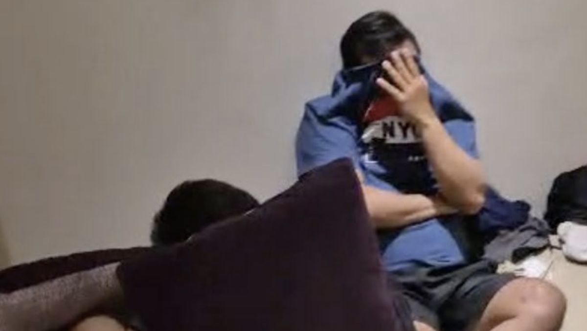 Pesta Seks Gay di Surabaya Booking 2 Kamar Terkoneksi