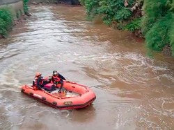 Pria Tercebur ke Kali Angke Tangerang Ditemukan Tewas