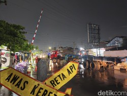 Detik-detik KA Harina Tabrakan Keras dengan Truk Trailer di Semarang