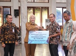 Dukung Penciptaan Lapangan Kerja, Wagub Lampung Serahkan KUR ke UMKM