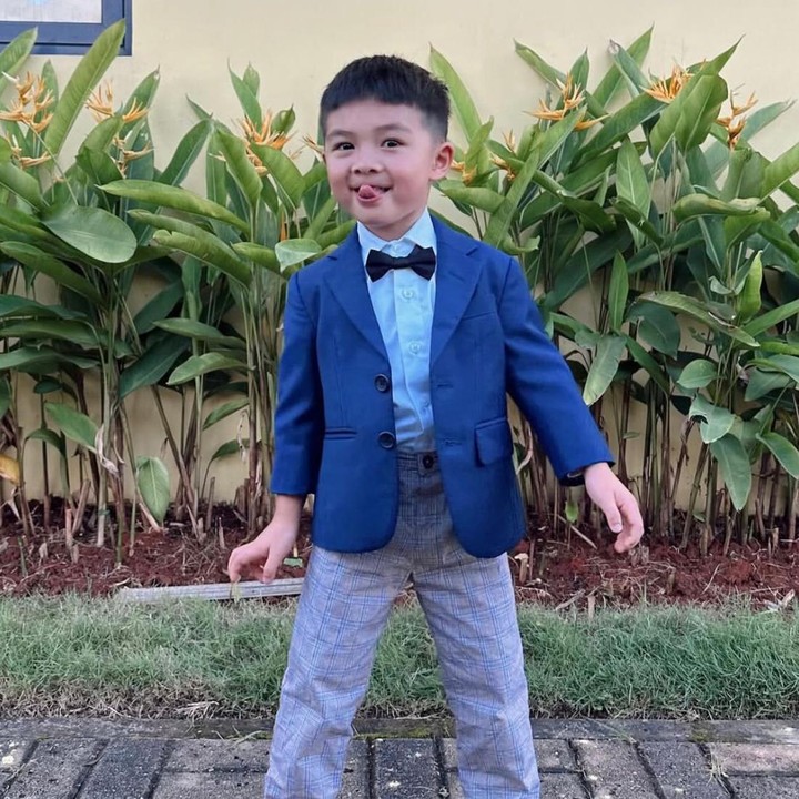 <p>Untuk merayakan hari spesial sang anak, Chelsea mengunggah sejumlah potretnya yang kini tumbuh menjadi anak tampan mewarisi pesona dari sang Ayah, Glenn Alinskie. (Foto: Instagram @chelseaoliviaa)</p>