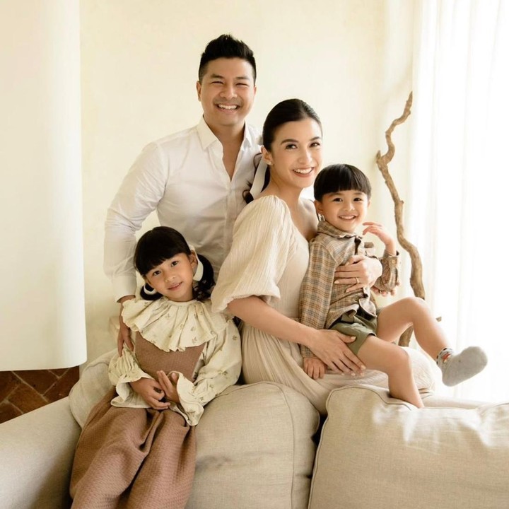 <p>Pasangan Glenn Alinskie dan Chelsea Olivia menikah pada 1 Oktober 2015. Sepuluh tahun membangun rumah tangga, keduanya kini telah dikaruniai dua orang anak yang diberi nama Natusha Olivia Alinskie dan Dante Oliver Alinskie. (Foto: Instagram @chelseaoliviaa)</p>