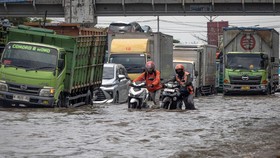 Banjir Masih Rendam Jalur Pantura Semarang hingga Kamis Pagi