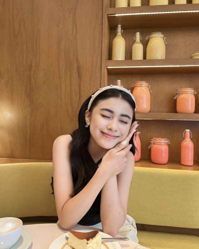 Bulan Juli 2025 lalu, bersama penyanyi Reini, Yura merilis single berjudul 'Spiral' yang juga menjadi Soundtrack utama serial drama 'Learning to Love'. Teruslah berkarya, Yura!./ foto: instagram.com/yurasyh