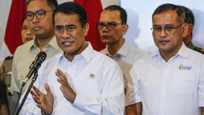 Mentan Amran Sulaiman menyebut penurunan harga pupuk bersubsidi sebesar 20 persen justru membuat PT Pupuk Indonesia meraih tambahan keuntungan Rp2,5 triliun.