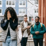 Jangan Panik! Ini 4 Hal yang Harus Dilakukan Orang Tua saat Anak Jadi Pembully