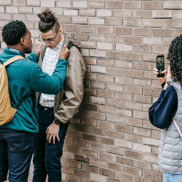 4 Cara Mendidik Anak Supaya Nggak Jadi Pelaku Bullying, Ajarkan Menghargai Orang Lain