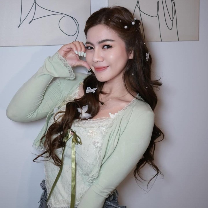 <p>Felicya ternyata baru saja menjalani prosedur Local Anesthetic Minimal-Invasive Liposuction (LAMS) untuk mengembalikan bentuk tubuhnya yang langsing. Melansir dari beberapa sumber, Lams merupakan prosedur minimal invasif untuk menghilangkan lemak di beberapa area tubuh yang resisten terhadap diet dan olahraga. (Foto: Instagram @felicyangelista_)</p>