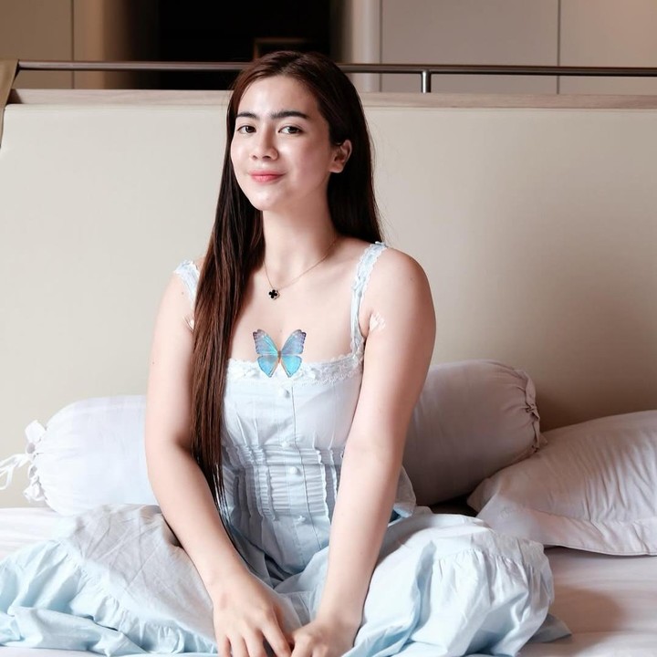 <p>Melalui prosedur Lams, Felicya berhasil menurunkan BB 2 kg. Banyak netizen memuji penampilan Felicya yang kini terlihat makin cantik. "Demi apa kk @felicyangelista_ makin cantik makin kaya anak gadis lagi, semoga cepet pulih ya kak, hasilnya sudah keliatan kak," tulis akun @pa***. "udh cantik tambah cantik," ungkap @ma***. "Wah udh kliatan hasil nya. <em>MasyaAllah</em> makin cantik bgt mam," ujar akun @am***. (Foto: Instagram @felicyangelista_)</p>