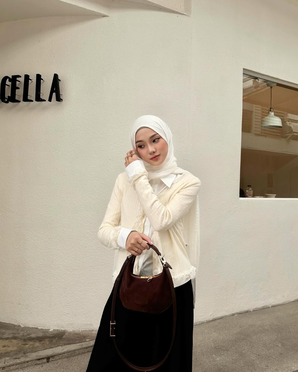 Gaya hijab Julia Prastini