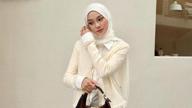 Jadi Influencer Fashion Muslim, 7 Gaya Hijab Jule Istri Daehoon Menarik Jadi Influencer Fashion Muslim, 7 Gaya Hijab Jule Istri Daehoon Menarik