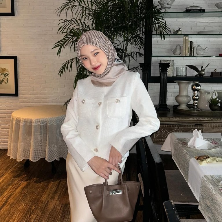 Gaya hijab Julia Prastini