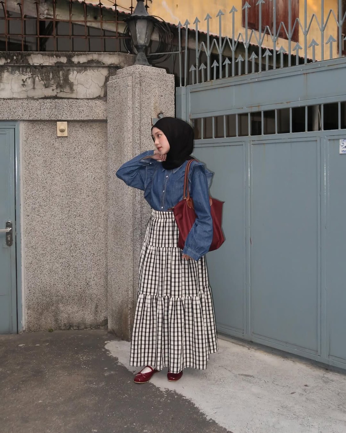 Gaya hijab Julia Prastini