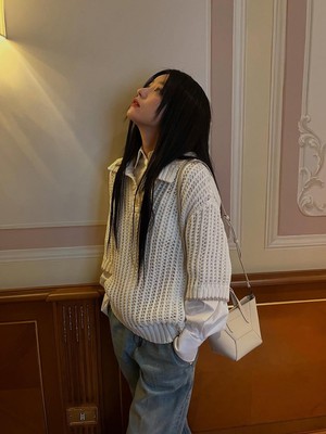 Get The Look: Inspirasi OOTD Buat Hangout Ala Han Hyo Joo, Simple tapi Chic!