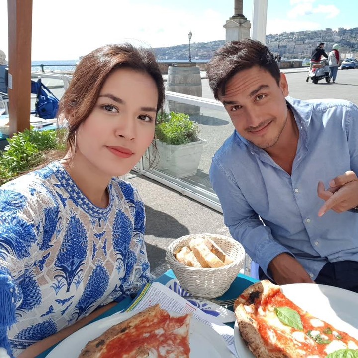<p>Sejak menikah, kehidupan rumah tangga Hamish dan Raisa jauh dari sorot publik. Keduanya lebih sering membagikan potret kebersamaan di Instagram. Pasangan yang baru merayakan ulang tahun pernikahan ke-8 ini juga memutuskan untuk tidak mempublikasikan wajah anak semata wayang mereka. (Foto: Instagram @hamishdw)</p>