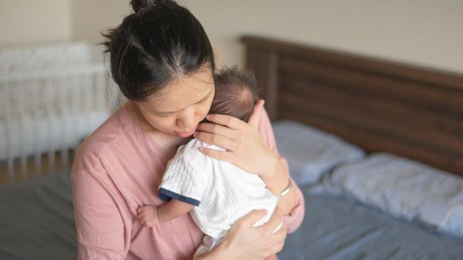 Sampai Kapan Bayi Berhenti Disendawakan?