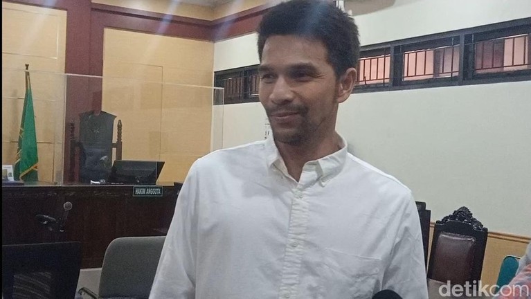 Jonathan Frizzy di PN Tangerang