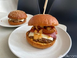 Kenikmatan 5 Bakso Terkenal di Jakarta hingga Burger Limited di Pasar Baru