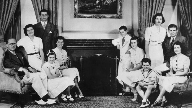 Netflix akan mengangkat kisah kehidupan keluarga Kennedy dalam bentuk serial khusus macam The Crown.