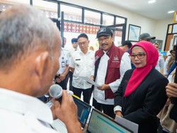 Gus Ipul Tinjau Puskesos Pontianak, Pastikan Dana Bansos Tepat Sasaran