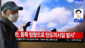 Korut Tembakkan Rudal Balistik Jelang Kunjungan Trump ke Korsel