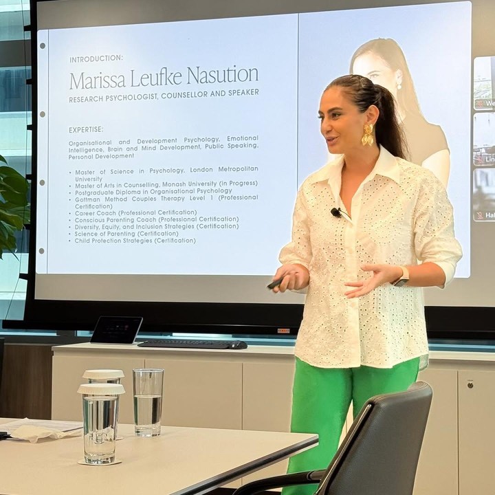 <p>Selain sebagai konselor di sekolah, Marissa juga membuka konseling kesehatan mental sendiri. &ldquo;Saya juga bekerja dengan klien coaching dan konseling saya @<em>marissaspractice</em>. Mendukung orang-orang melalui pertumbuhan pribadi, kesejahteraan emosional, dan transisi kehidupan mereka terus menjadi salah satu bagian paling memuaskan dalam seminggu,&rdquo; ungkapnya.&nbsp;(Foto: Instagram@marissaln)</p>