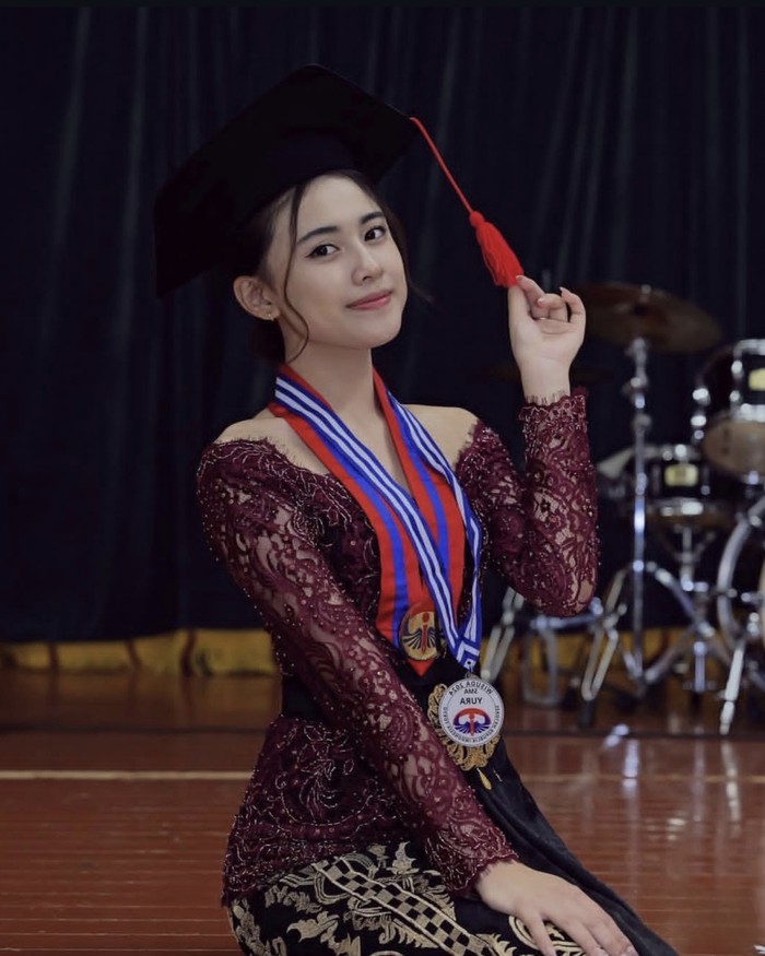 Memiliki nama lengkap Putu Intan Yura Shibata, perempuan manis ini telah genap berusia 20 tahun./ foto: instagram.com/yurasyh