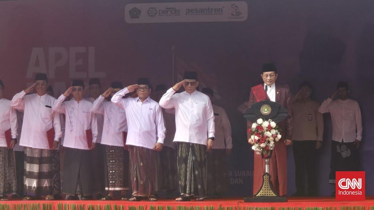 Menag Pimpin Apel Hari Santri 2025
