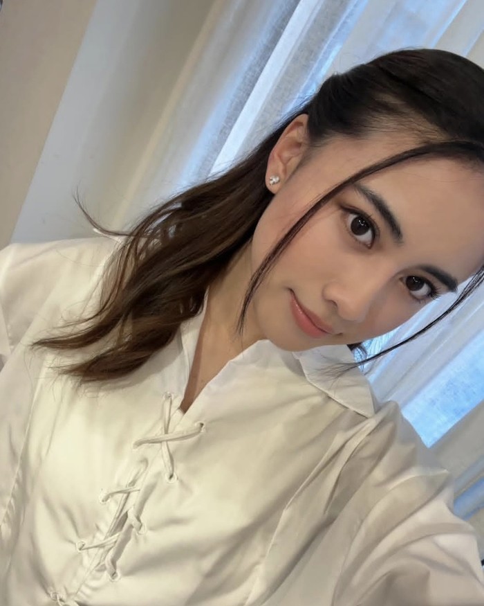 Meskipun tidak debut sebagai idol di Korea, Yura tidak menyerah akan impiannya dan memutuskan untuk berkarier di Jepang, bergabung dengan Sony Music Entertainment Japan, sebagai penyanyi solo./ foto: instagram.com/yurasyh