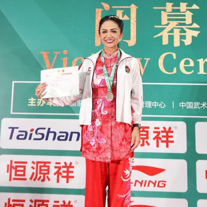 <p>Kabar membanggakan datang dari penyanyi Krisdayanti. Sang Diva baru saja mengikuti ajang&nbsp;World Kungfu Championships 2025&nbsp; yang digelar di China dan berhasil memboyong medali perak, Bunda. (Foto: Instagram @krisdayantilemos)</p>
