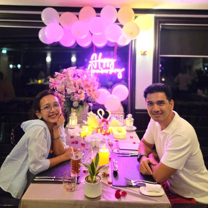 <p>Dalam unggahan di Instagram miliknya, GKR Bendara membagikan sejumlah potret mesranya bersama sang suami. Momen istimewa itu terlihat begitu romantis, terlebih lagi karena pasangan ini merayakannya lewat makan malam bersama, Bunda. (Foto: Instagram @gkrbendara)</p>